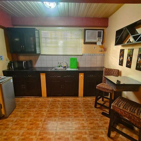 Monte Rio Gardens Bed & Breakfast Аламинос Экстерьер фото
