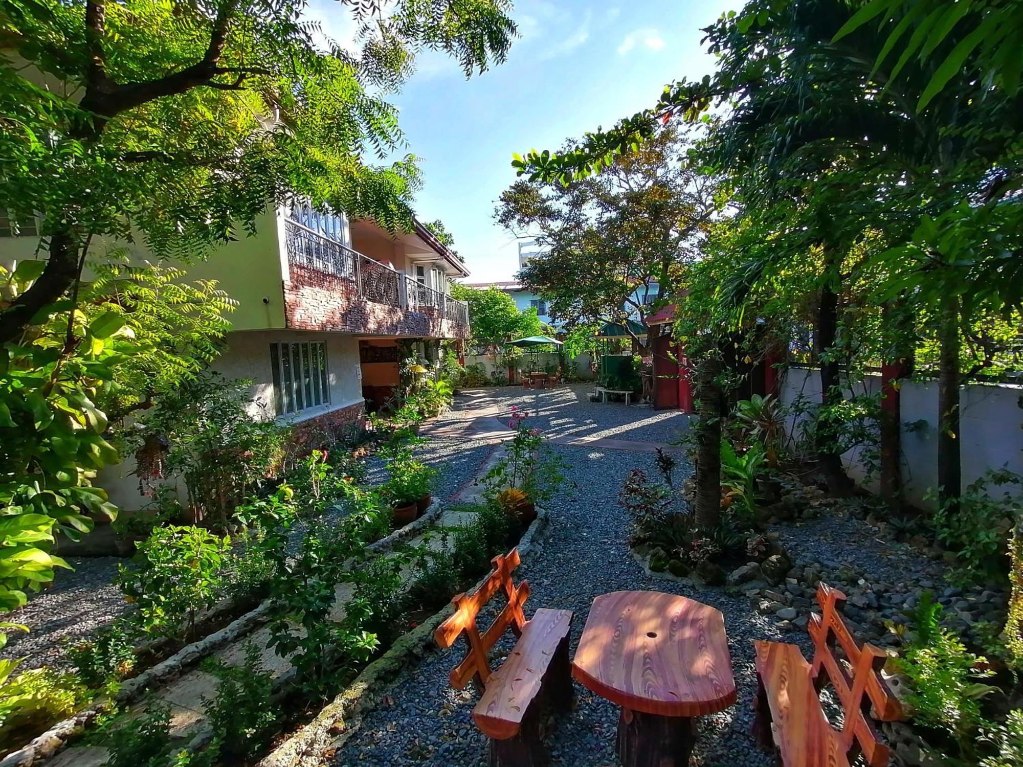 Monte Rio Gardens Bed & Breakfast Аламинос Экстерьер фото