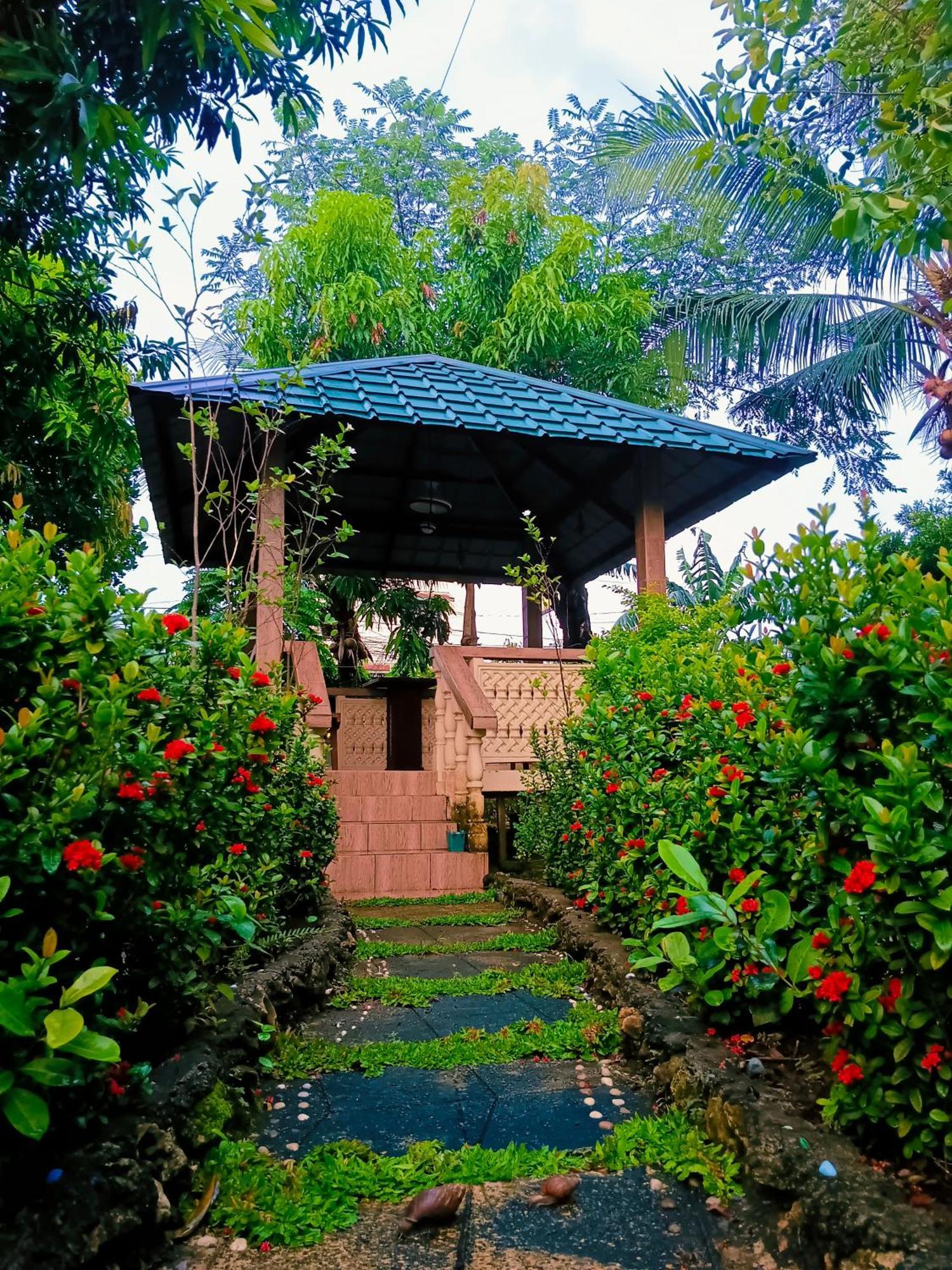 Monte Rio Gardens Bed & Breakfast Аламинос Экстерьер фото